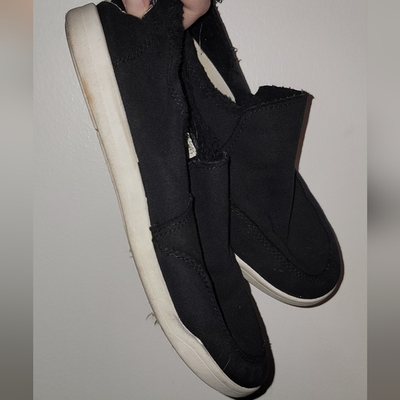 Vionic Beach Slip Ons - Picture 2 of 3